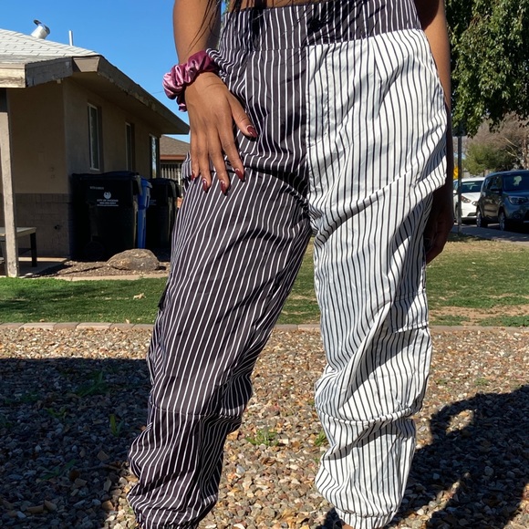 Black/white pinstriped puffy pants - Picture 2 of 3